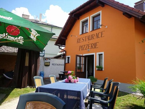 Penzion a restaurace U Strnada, Забронировать Отель Недорогие отели Клатови, рядом с Jewish Cemetery Klatovy, недорого