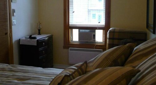 Gite Le Sieur de Joliette, Book Bed and Breakfast Hotels in Montreal with Parking, Parking