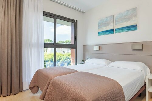 Apartamentos Turísticos Royal Marina Gardens, Забронировать Отель Отели Кастельдефельс с бассейном, рядом с ICFO - The Institute of Photonic Sciences, Бассейн
