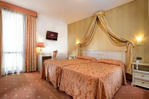 Ambassador Tre Rose, Забронировать Отель Сан-Марко Венеция, рядом с Вокзал Accademia