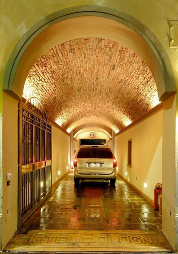 Hotel Bologna, Забронировать Отель Отели и гостиницы Пизы, рядом с Железнодорожный вокзал Пиза Сан-Россоре, Отель