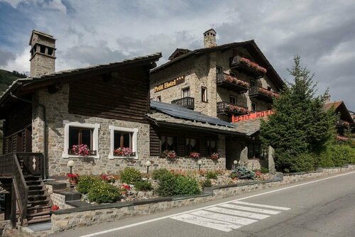 Petit Hotel, Забронировать Отель Отели Валле д'аосты с бассейном, Бассейн