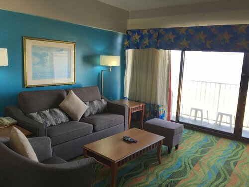 Sun and Sand Resort Oceanfront Suites, Забронировать Курортный отель Отели в центре Вирджиния-Бич, в центре, Парковка