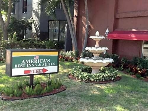 Americas Best Inn and Suites Fort Lauderdale North, Забронировать Отель Форт-Лодердейл Broward County, рядом с First Congregational Church of Christ in Fort Lauderdale, UUC