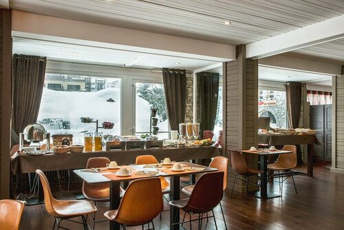 Hotel Ormelune, Book Hotel Hoteller i Rhône-Alps med parkering, Parkering