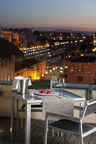 Zenit Valencia, Забронировать Отель Отели Валенсии с парковкой, рядом с Ла-Лонья, Парковка