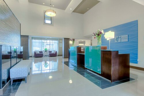 Holiday Inn Express Hotel & Suites Carlsbad Beach by IHG, Забронировать Отель Карлсбад San Diego County, рядом с Фонд изучения природы в лагуне Батиквитос