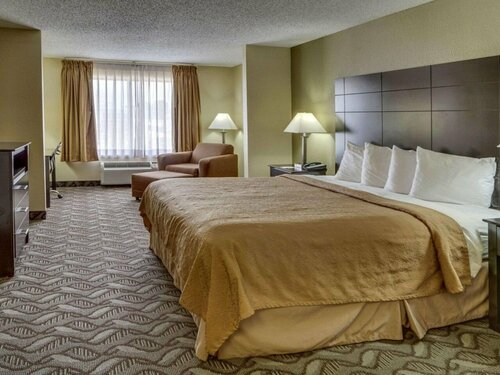 Quality Suites Baton Rouge, Book Hotel Hoteller i Missouri med pool, Swimmingpool
