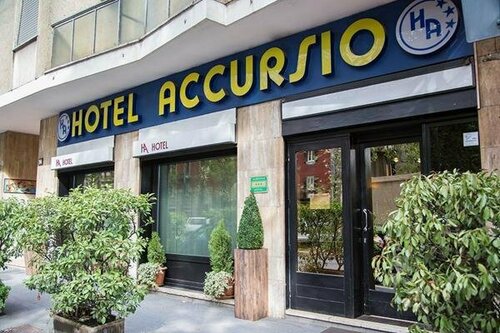 Hotel Accursio, Забронировать Отель Отели Милана с парковкой, рядом с Станция метро QT8, Парковка