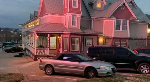 Branson Victorian Inn, Забронировать Отель Отели Брэнсон с завтраком, рядом с Cirque Montage, Завтраки