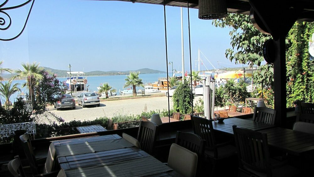 Madya Hotel & Restaurant