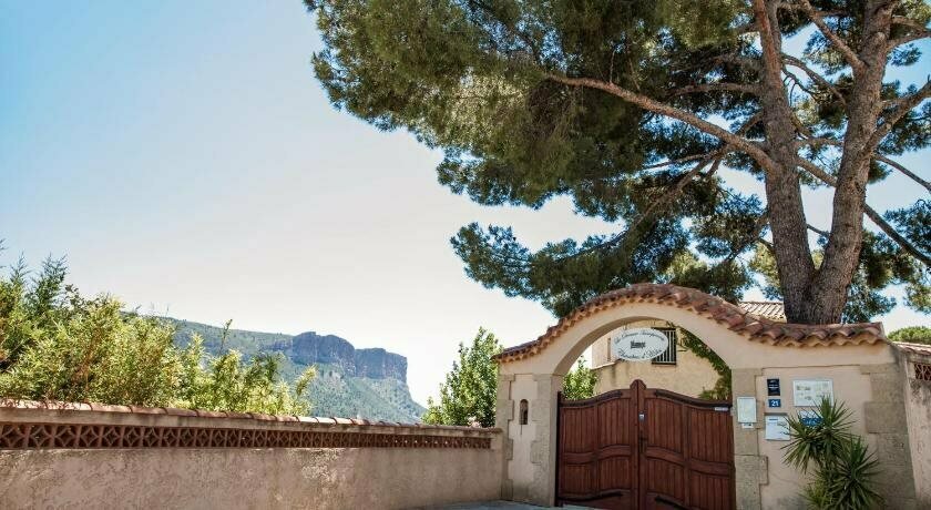 La Demeure Insoupçonnée, chambre dhôtes et gîtes à Cassis, spa, piscine, vue mer
