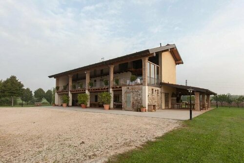 Cascina Serenella B&B, Rezervați Bed and Breakfast Calcinato Lombardia