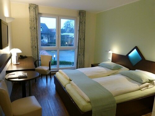 Hotel Evering, Забронировать Отель Отели Эмсбюрен с парковкой, Парковка