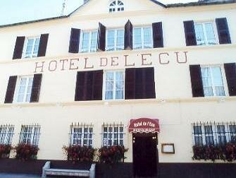 Logis Hôtel Restaurant de l\Ecu, Забронировать Отель Отели Монбар 3 звезды, 3*