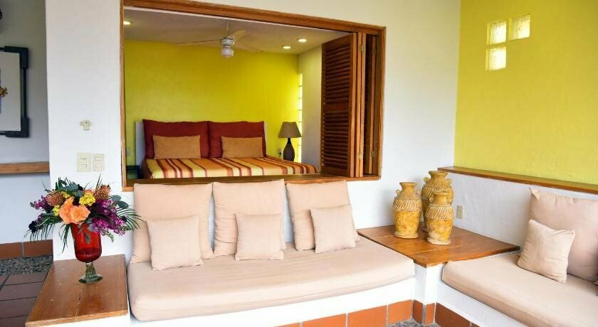 Hotel Eloisa - Near Playa de los Muertos