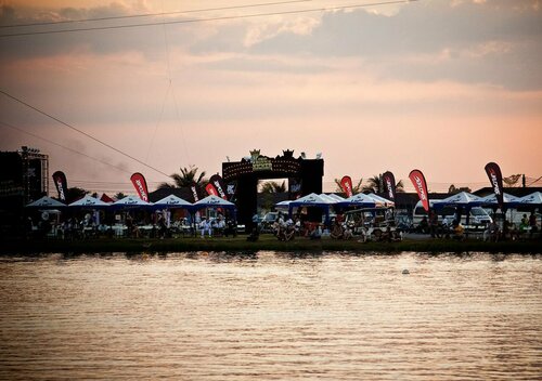 Ride n Lazy @ Thai Wake Park, Rezervovat Hotel Hotely v Central Thailand s parkováním, Parkování