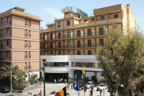 Hotel Kennedy, Забронировать Отель Сант-Алессио-Сикуло Сицилия