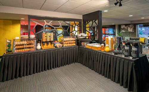 Staypineapple, Hotel FIVE, Downtown Seattle, Забронировать Отель Беллтаун Сиэтл, рядом с Центр деревянных лодок
