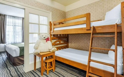 Ramada Suites by Wyndham San Diego Hotel Circle Area, Забронировать Отель Мишен-Вели Сан-Диего