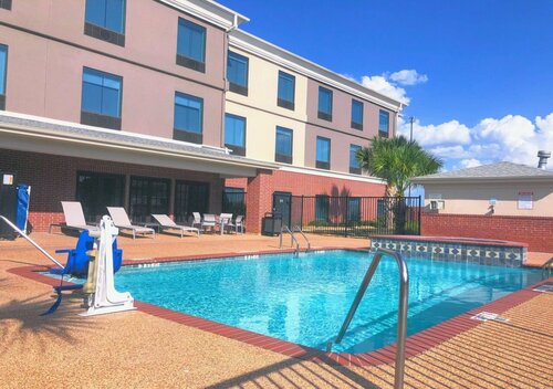 Holiday Inn Express & Suites Hearne by IHG, 预订 酒店 Hearne 得克萨斯州
