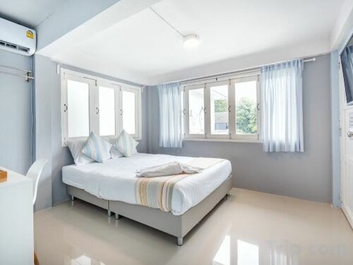 Surf House Hua Hin, Забронировать Отель Отели Хуахин с парковкой, Парковка