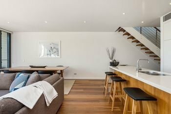 Kiah Beach House, Забронировать Отель Belongil Beach Байрон-Бей, рядом с Club Byron