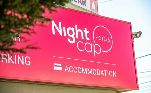 Nightcap at Coolaroo Hotel, Prenota Hotel Coolaroo Regione di Melbourne