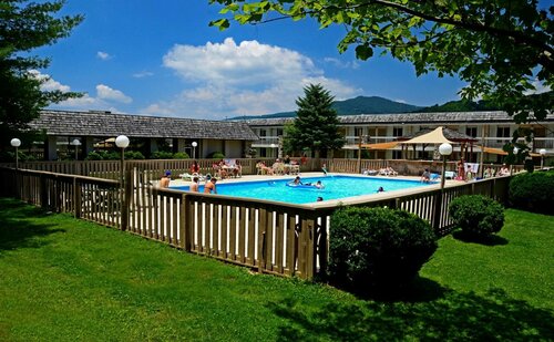 The Lodge at Banner Elk, Забронировать Отель Отели Баннер-Элк с парковкой, Парковка