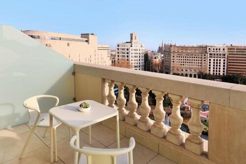 BLESS Hotel Barcelona - New Opening 2026, Забронировать Отель Отели Барселоны с бассейном, рядом с Església de la Mercè, Бассейн