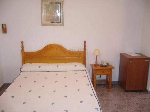 Hotel Restaurante Casa Grande, Забронировать Отель Баса Granada Province