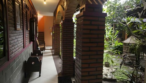 RedDoorz near Stasiun Kota Baru Malang, Buchen Sie Pension Malang Jawa Timur, in der Nähe von Velodrome Malang
