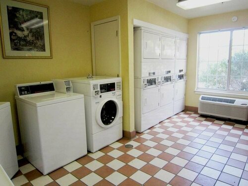 Extended Stay America Suites - Clearwater - Carillon Park, Забронировать Отель Отели Клируотер-Бич с парковкой, Парковка