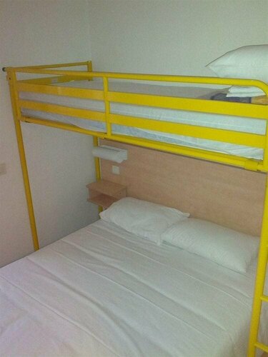 Hotel akena face west, Rezerwuj Hotel Hotele w Owernia z parkingiem, Parking