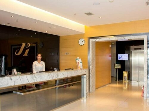 Jinjiang Inn Wafangdian Xichangchun Road Hotel, Rezerwuj Hotel Hotele w Dalian Area z parkingiem, Parking