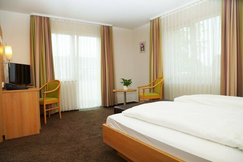 Hotel Krauthof, Забронировать Отель Людвигсбург Баден-Вюртемберг, рядом с Блюхендес Барок и Мерхенгартен