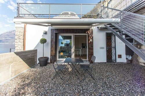 Casa sull'acqua, Book Villa Villaer i Como, Villa