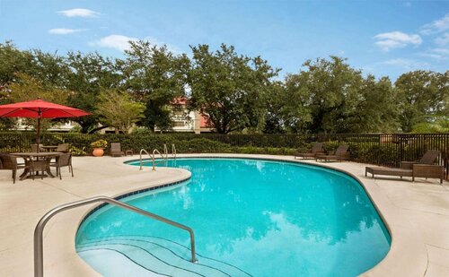Ramada Suites Orlando International Airport, Buchen Sie Hotel Orlando Disney World Orlando