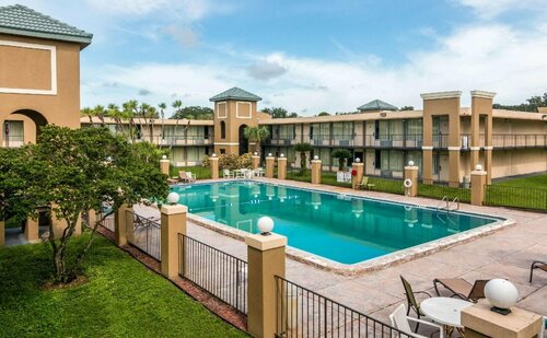 Quality Inn & Suites Lakeland, Varaa Hotelli Lakeland Lakeland - Winter Haven