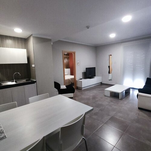 Aparthotel Meseguer, Забронировать Апарт-отель Отели Альканьис с парковкой, рядом с Rinconada del Sabor, Парковка