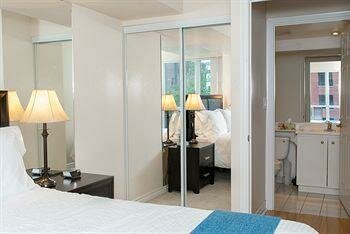 Atlas Suites 270 Wellington, Забронировать Отель Торонто Greater Toronto Area, рядом с Native Stone Art
