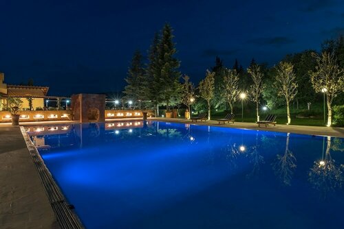 Villa Gaudia, Luxury Villa with pool, A-C, Забронировать Вилла Отели Риньяно-суль-Арно с парковкой, Парковка