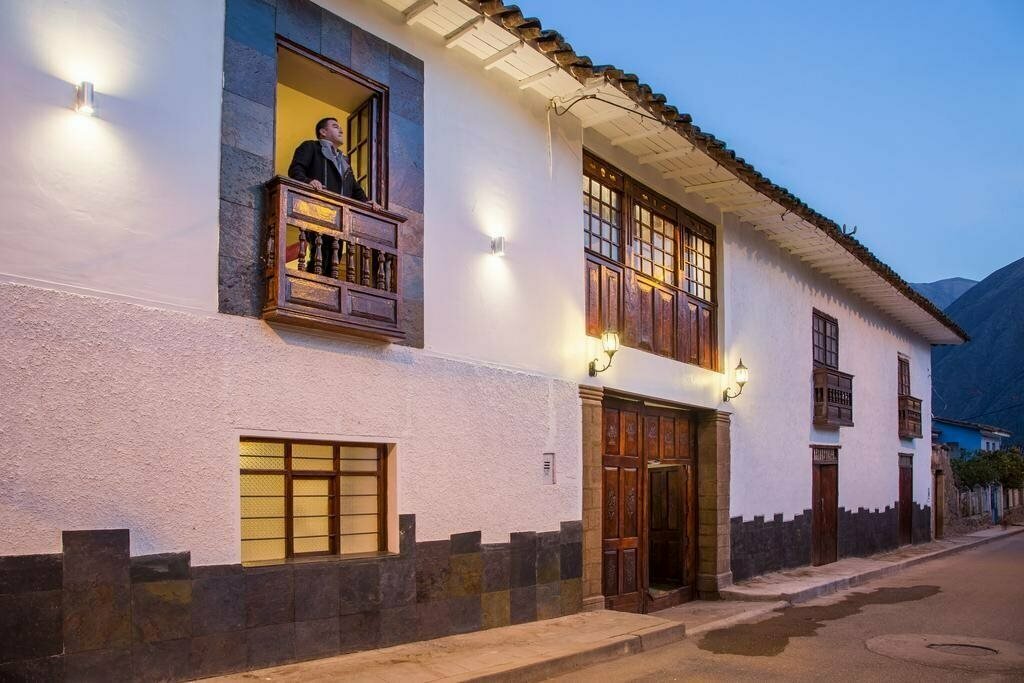 R House Valle Sagrado Private Collection