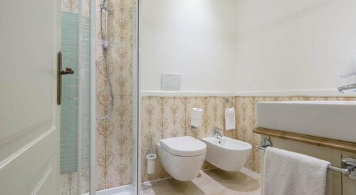Vecchia Verona Rooms & Apartments, Забронировать Апартаменты/квартира исторический центр Верона, рядом с Церковь Св. Лаврентия Великого