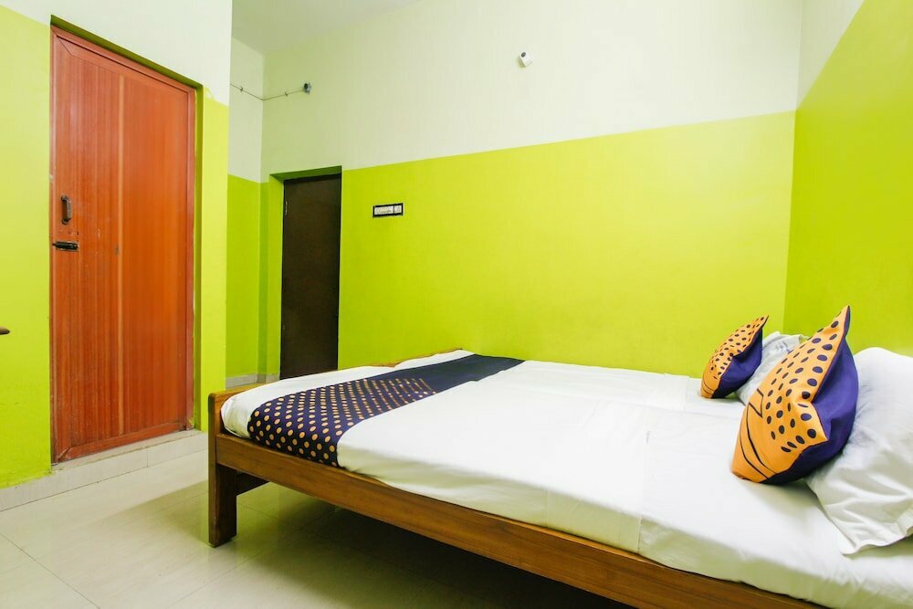 SPOT ON 60738 Senaithalaivar Residency