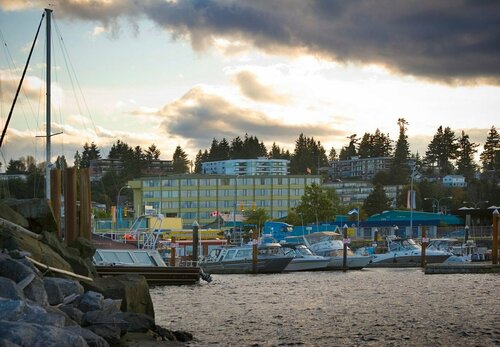 Coast Discovery Inn, Забронировать Отель Отели Острова Ванкувера с бассейном, Бассейн