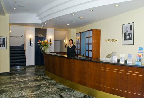 Superior Hotel Präsident, Забронировать Отель Отели Мюнхена с парковкой, рядом с Löwenbräukeller, Парковка