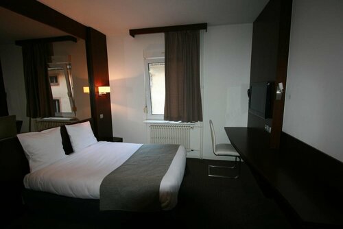 Hotel des Tonneliers, Забронировать Отель Отели Страсбурга с парковкой, рядом с Церковь Св. Мадлен, Парковка