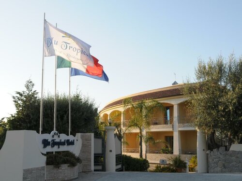 Blu Tropical, Book Ferieresort Resorthoteller i Zambrone, Ferieresort