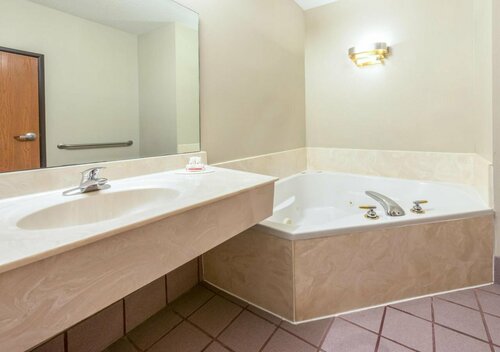 Super 8 by Wyndham Pevely, Reserva ahora Posada u hostería Pevely Misuri